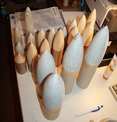 Mix hlavic z borovicov&eacute;ho dřeva a z balzy ,r&aacute;že od 43 mm do f&iacute; 84 mm