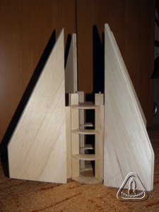 Lože sestavené, zámky stabilizátorů povytažené